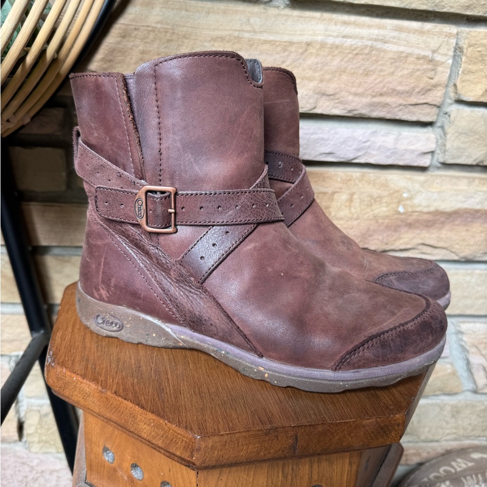 Chaco Skye Leather Boots in Mahogany, Women’s size 8